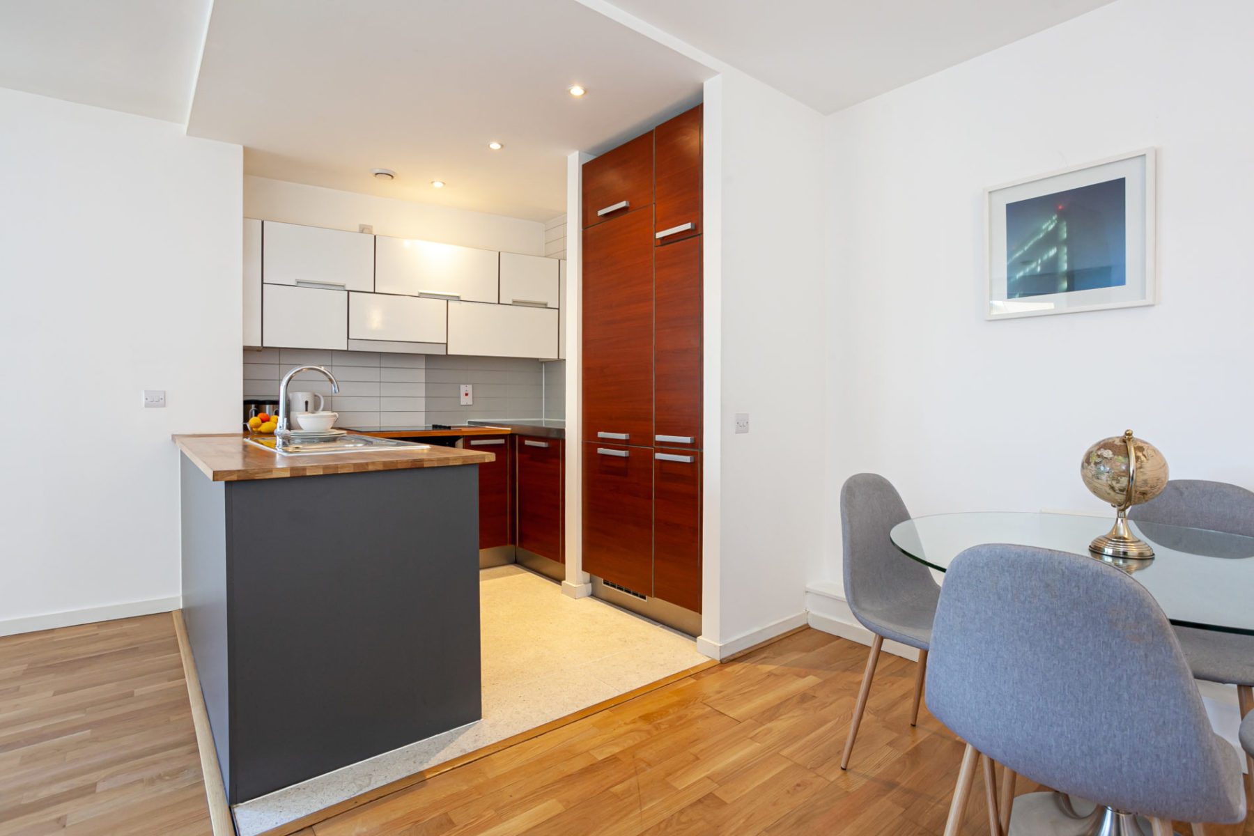 Manchester Two Bedroom Apartment in City Centre, kitchen and dining area